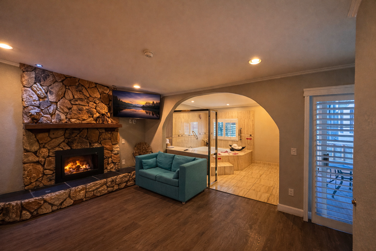 Deluxe King Jacuzzi Suite — living area and fireplace