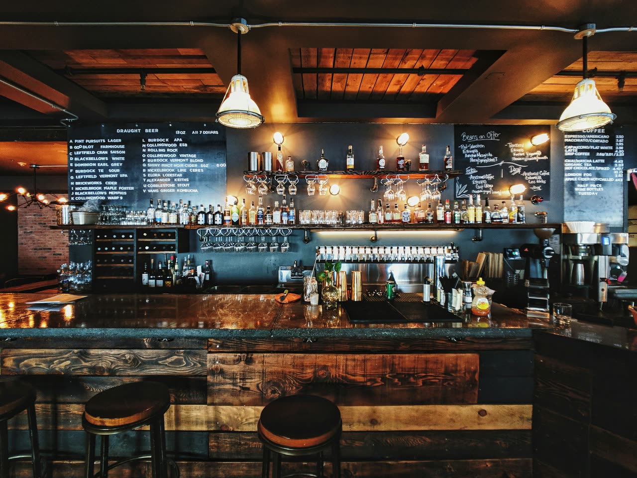 Warm restaurant and bar interior — stock photo